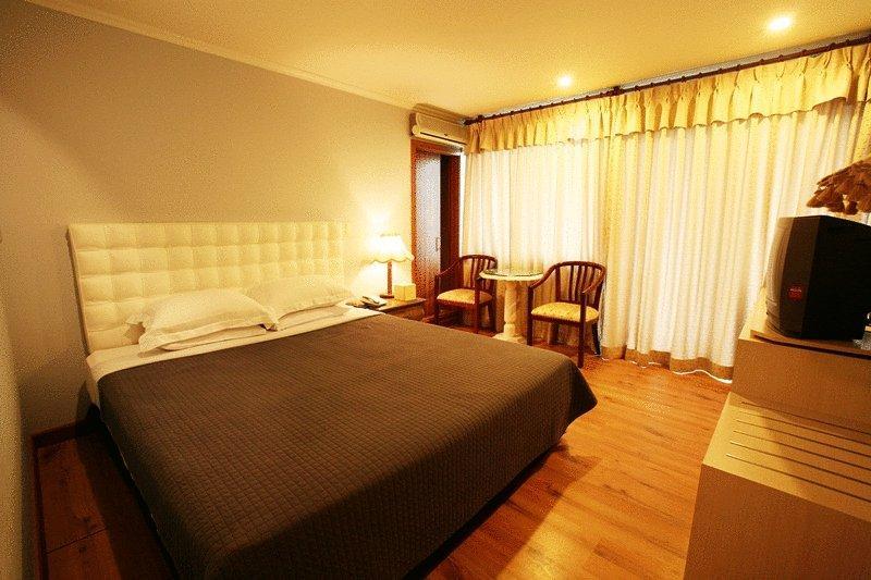 Lake Hills Hotel Songnisan Boeun Rum bild
