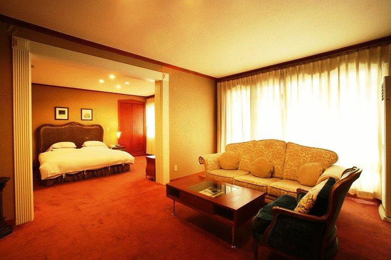 Lake Hills Hotel Songnisan Boeun Rum bild