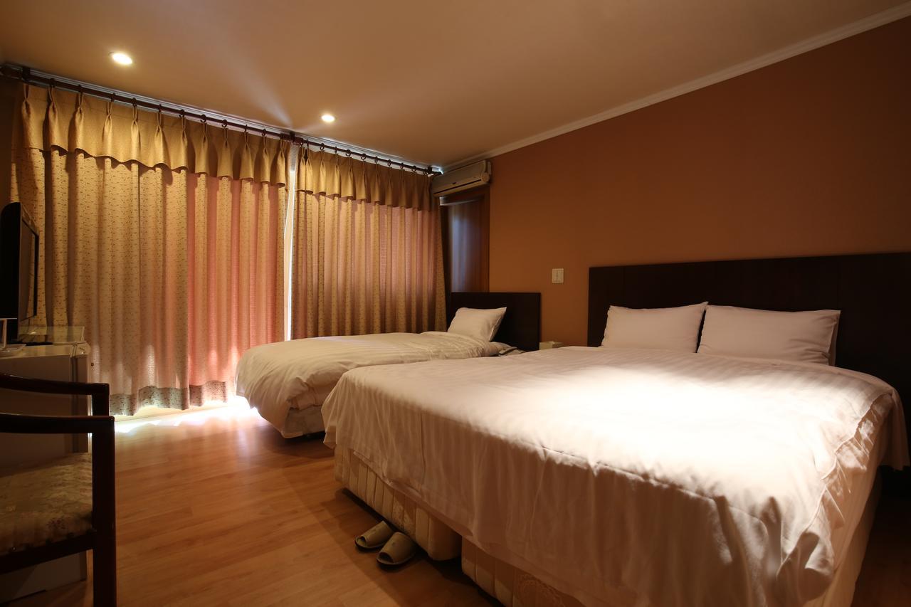 Lake Hills Hotel Songnisan Boeun Exteriör bild