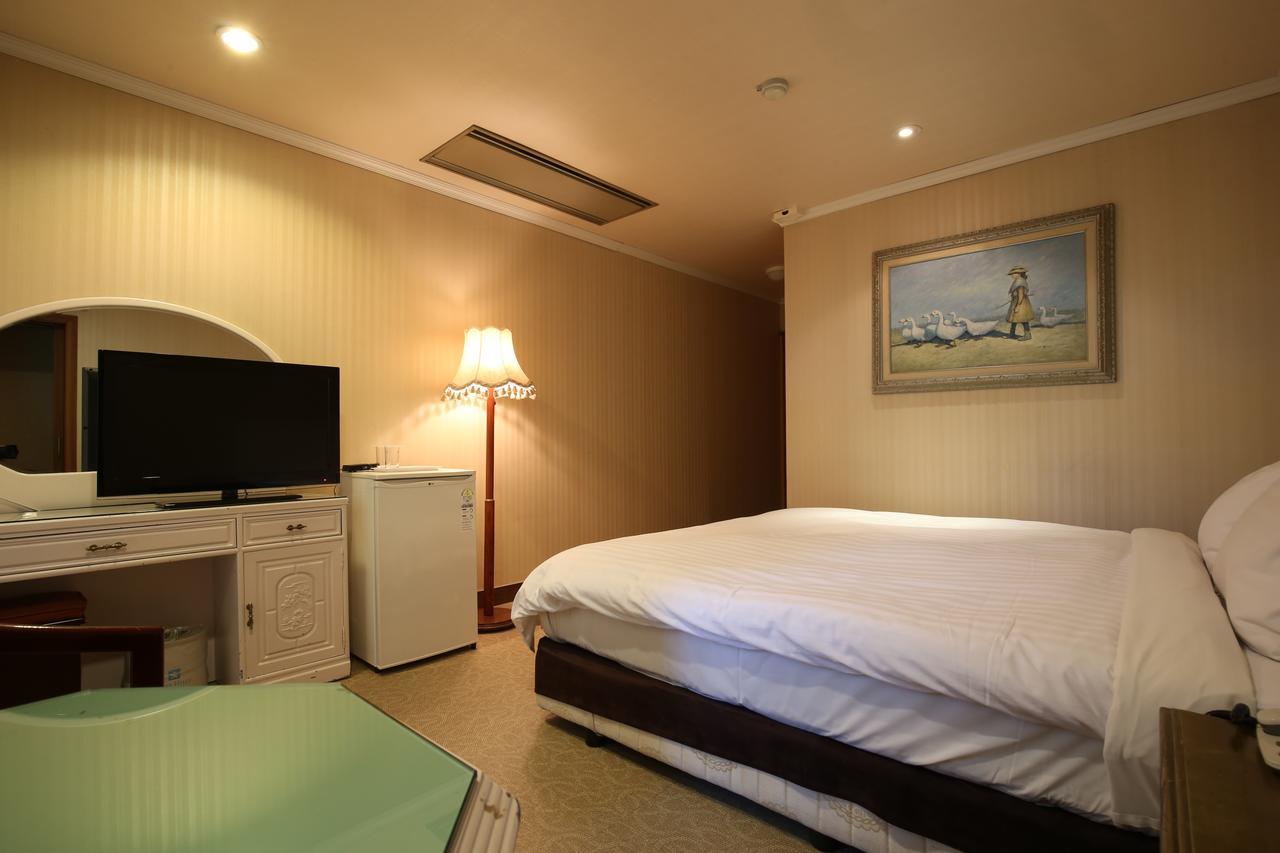 Lake Hills Hotel Songnisan Boeun Exteriör bild